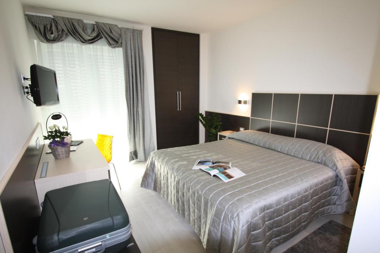 Hotel Garni Corallo Torbole Sul Garda Exterior foto