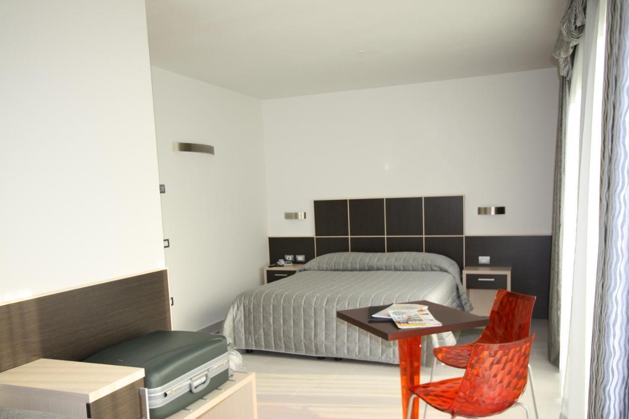 Hotel Garni Corallo Torbole Sul Garda Exterior foto